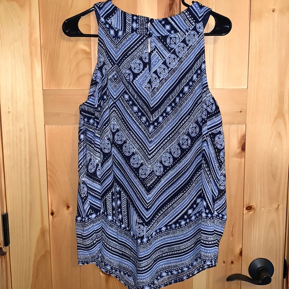 Like new! AB Studio Tank Top - Picture 4 of 10